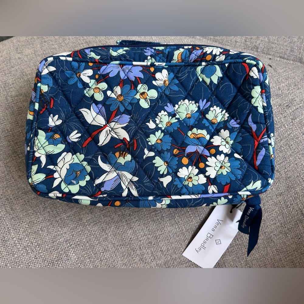 Vera Bradley Blush & Brush Makeup Case Floral Bursts Blue NWT - Picture 2 of 6